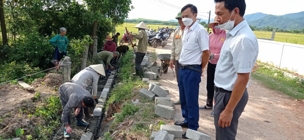 Hội nông dân tích cực vận động hội viên tham gia xây dựng nông thôn mới